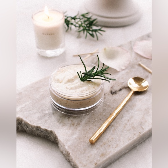 Organic Skincare Bundle - 8 Full Size Products and 4 Applicators - Picture 2 of 9